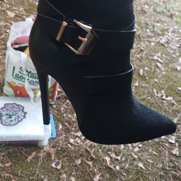 Thigh high boots - Picture 7 of 9